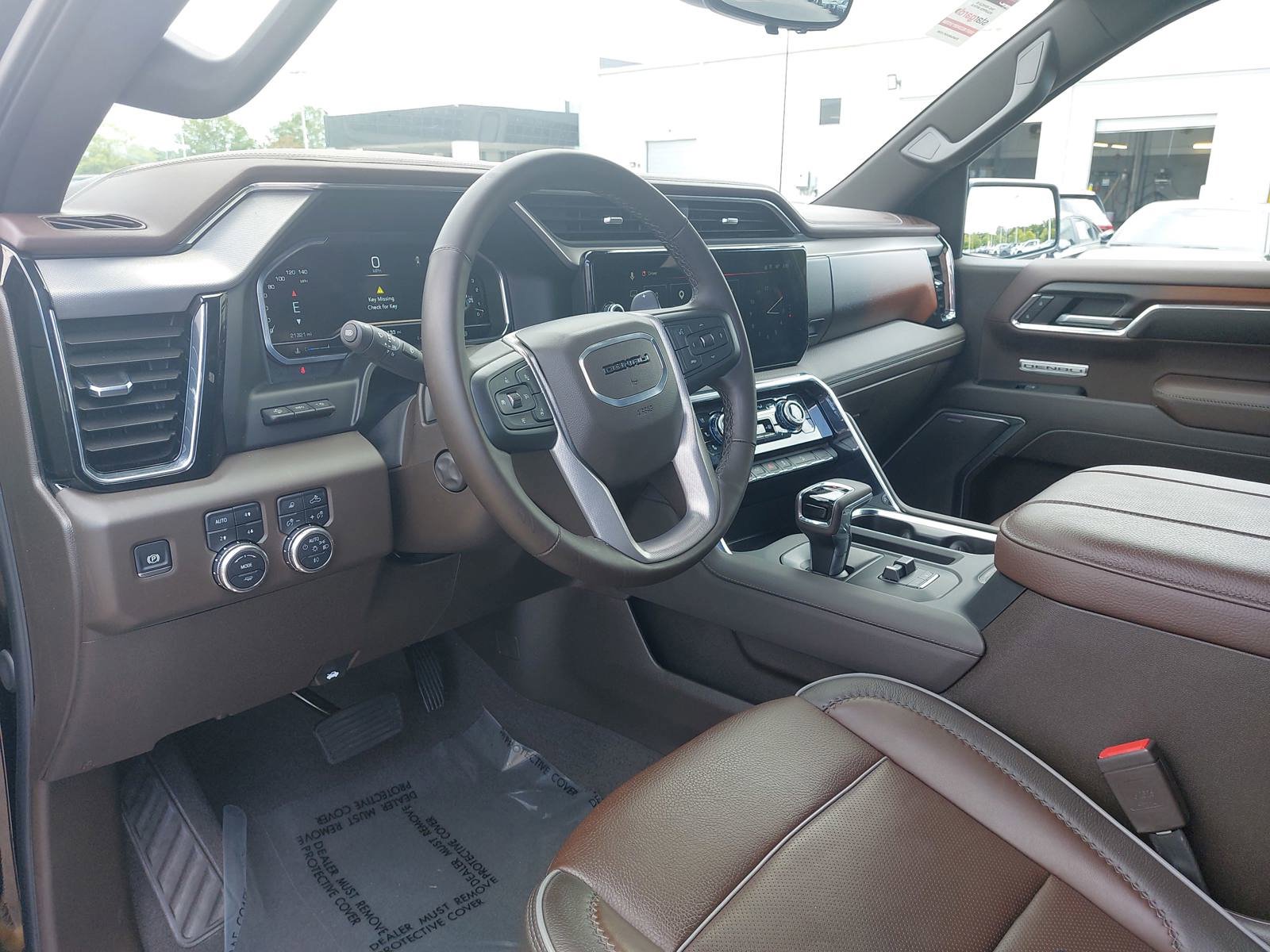 Used 2025 GMC Sierra 1500 Denali w/ Technology Package AWD/4WD image 17