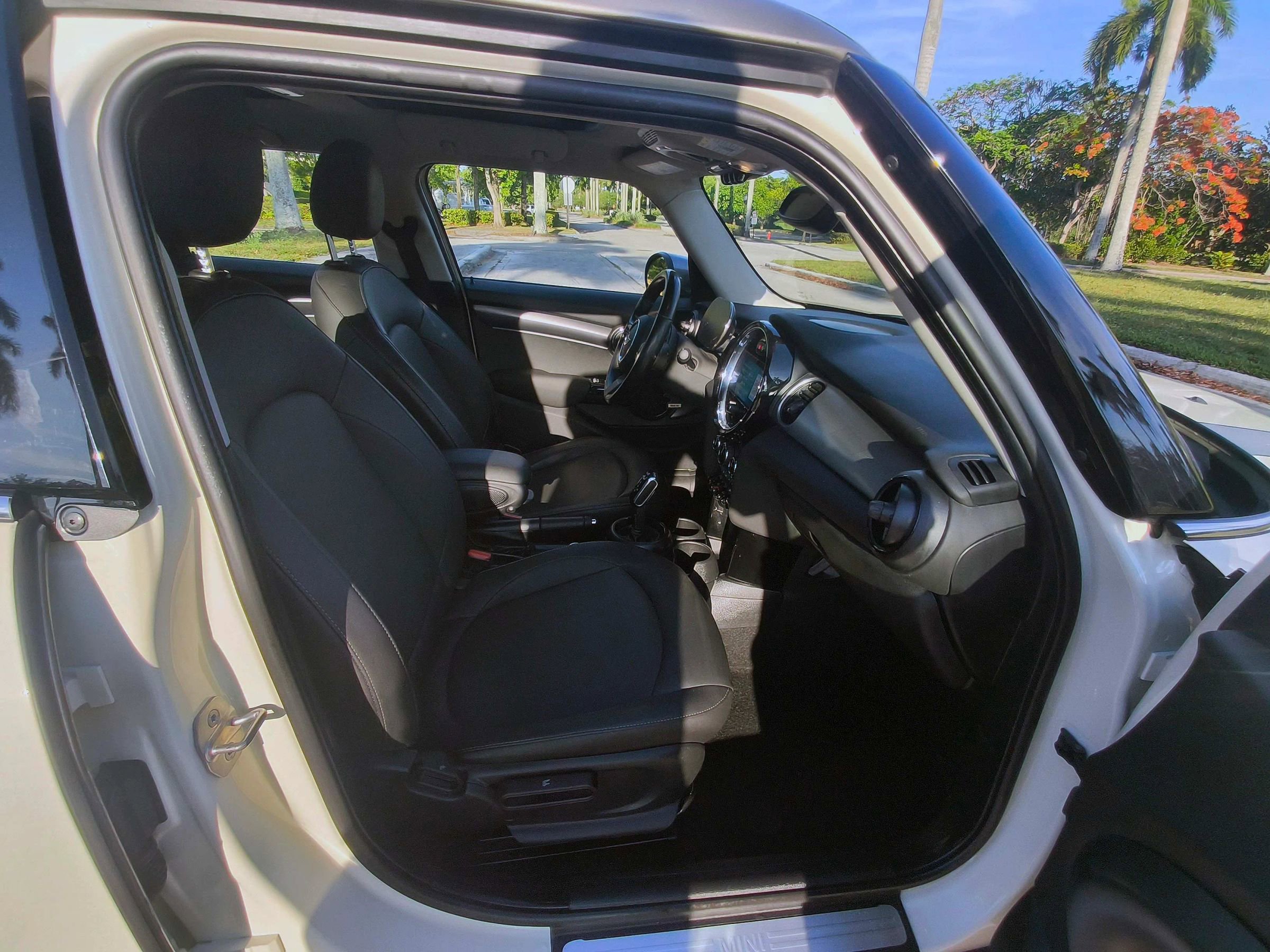 Used 2023 MINI Cooper 4-Door Hardtop FWD image 38