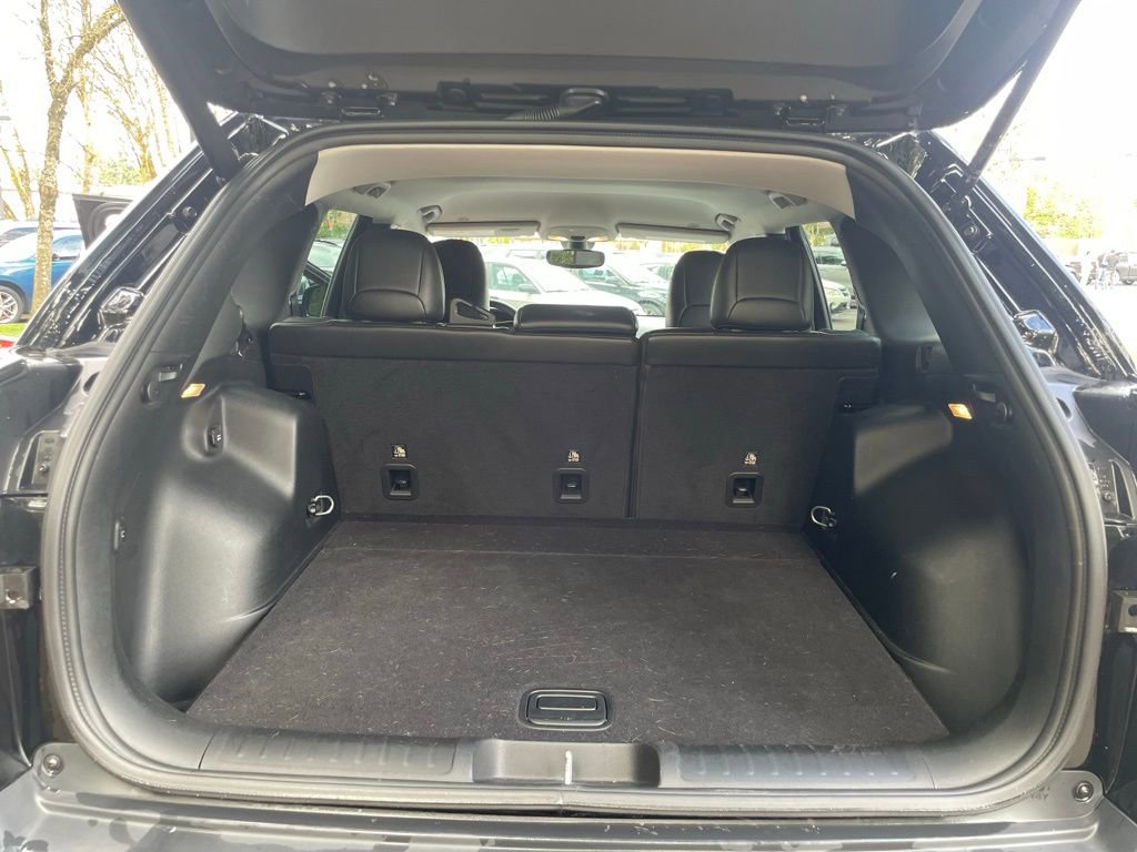 Used 2019 Jeep Cherokee Latitude Plus w/ Comfort/Convenience Group image 18