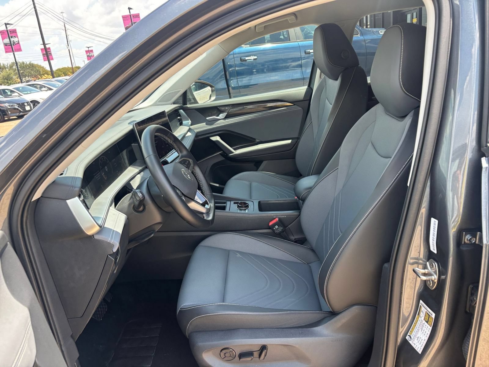 Used 2026 Volkswagen Tiguan SE AWD/4WD image 28