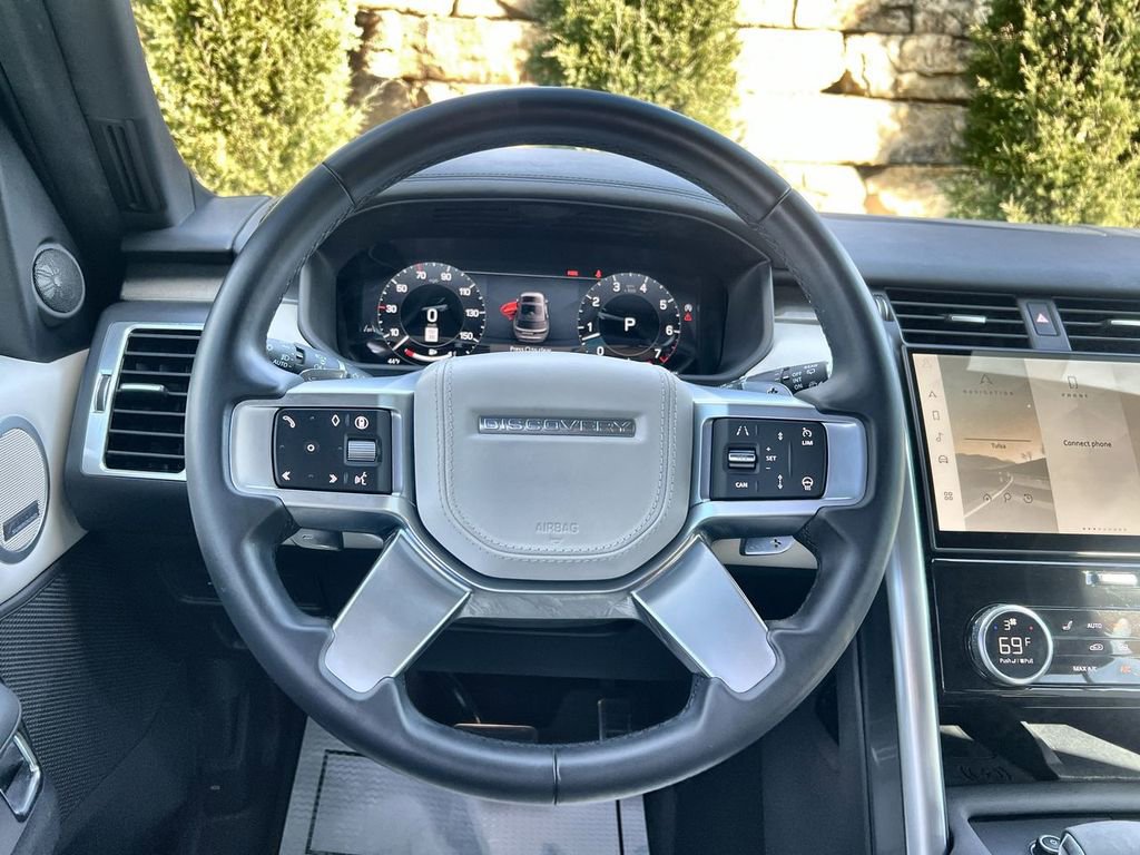 Used 2024 Land Rover Discovery Metropolitan Edition AWD/4WD image 22