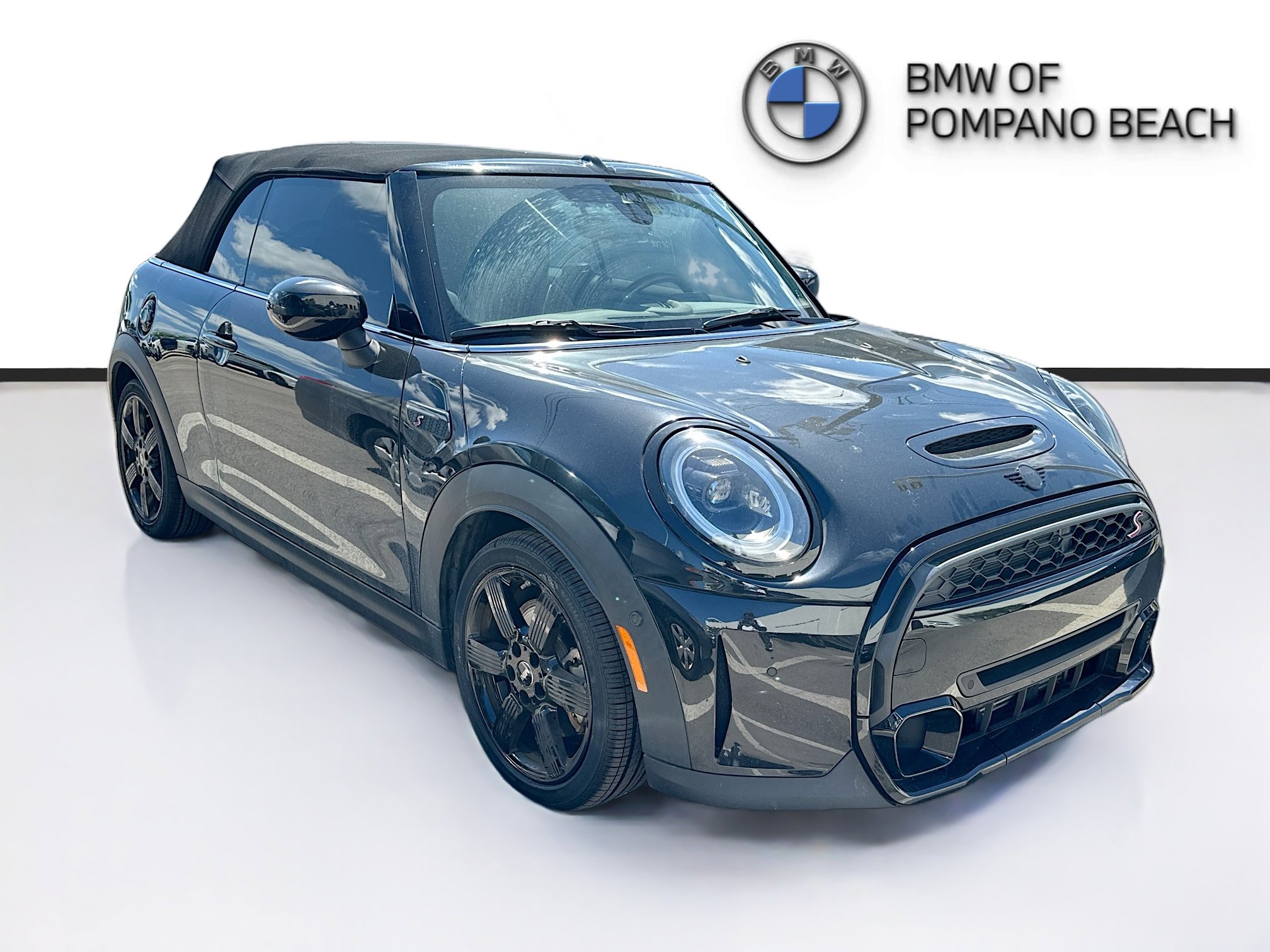 Used 2023 MINI Cooper S image 1