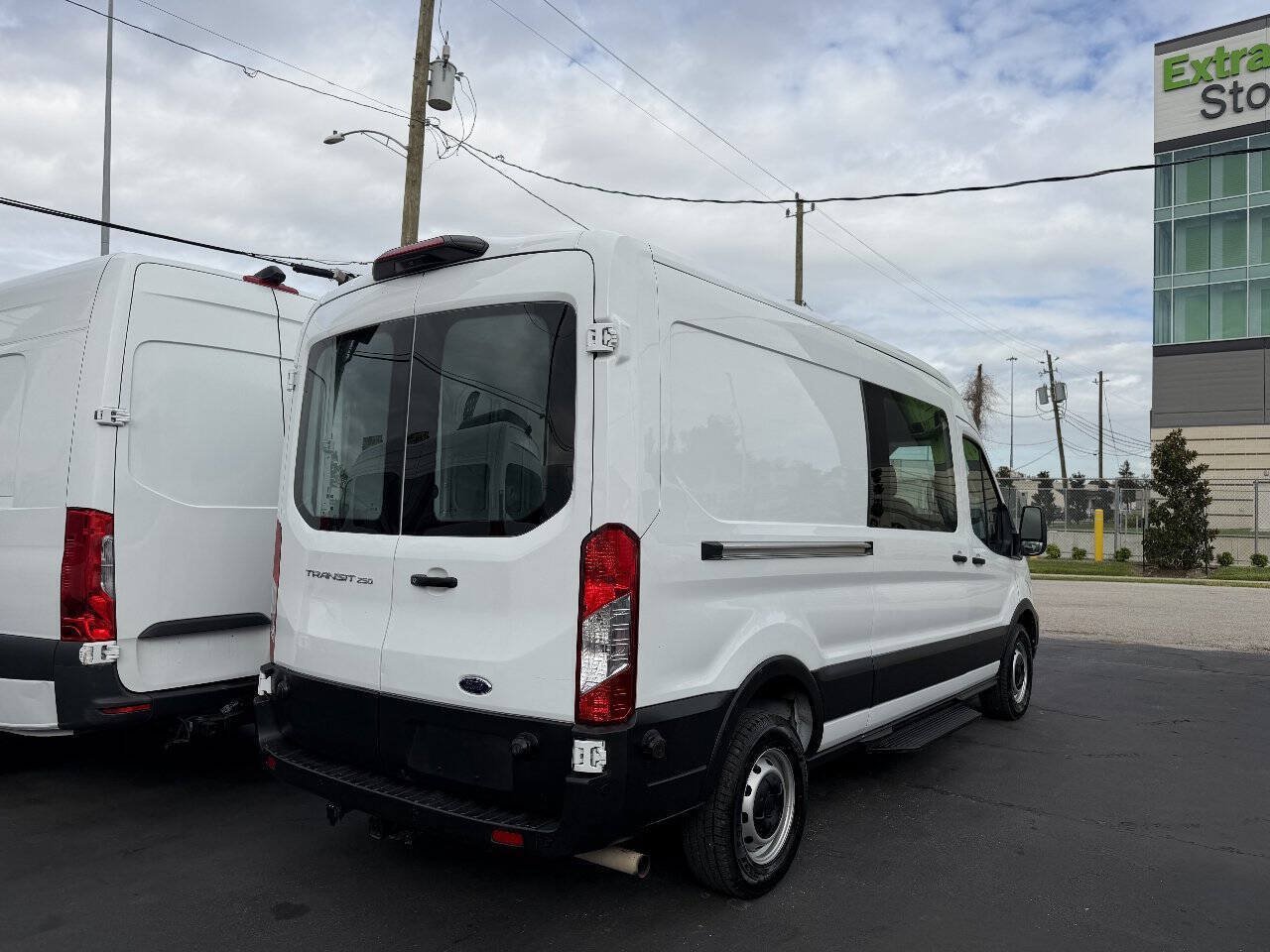Used 2020 Ford Transit 250 Medium Roof RWD image 5