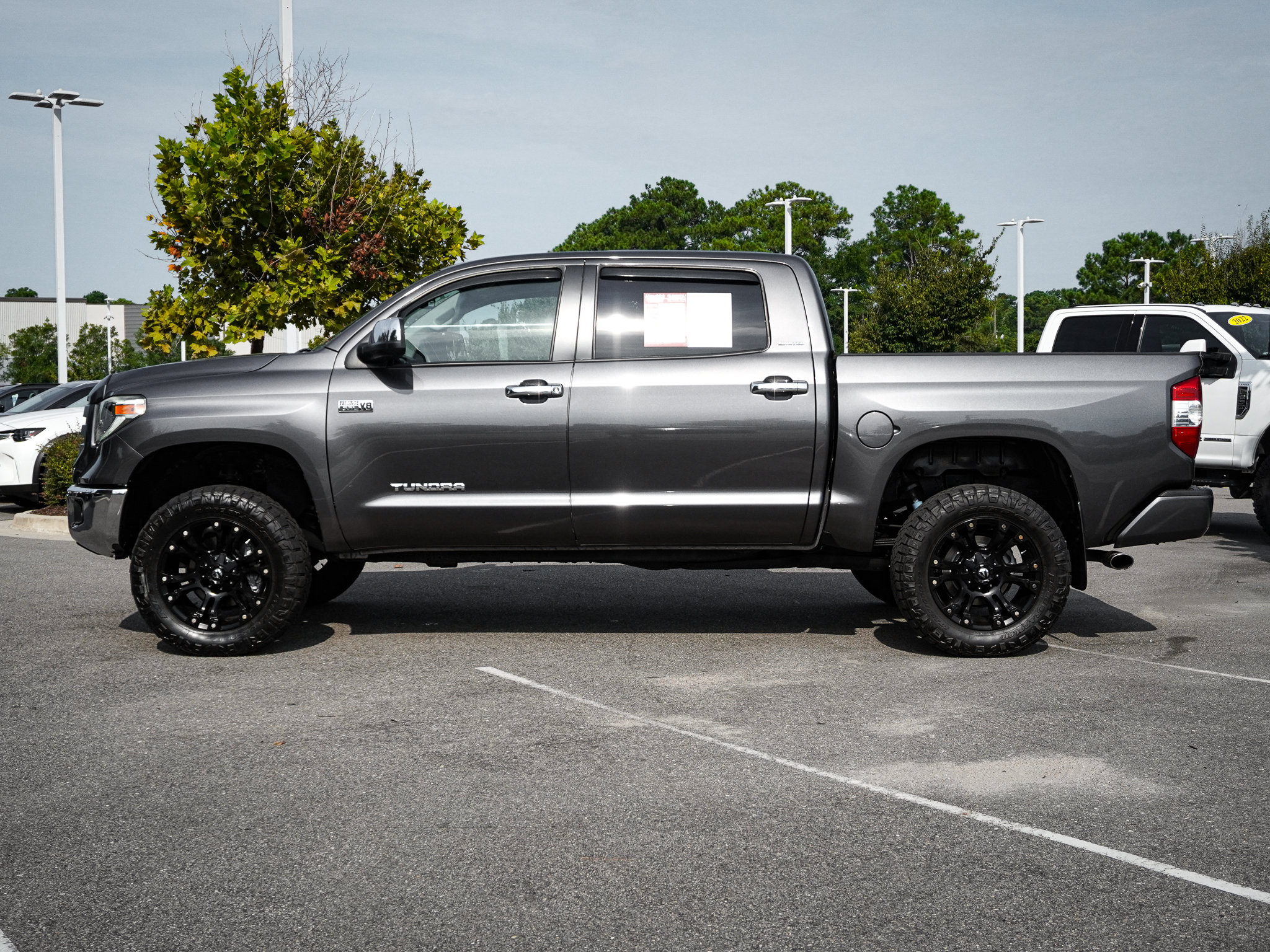 Used 2018 Toyota Tundra Limited w/ Limited Premium Package AWD/4WD image 7