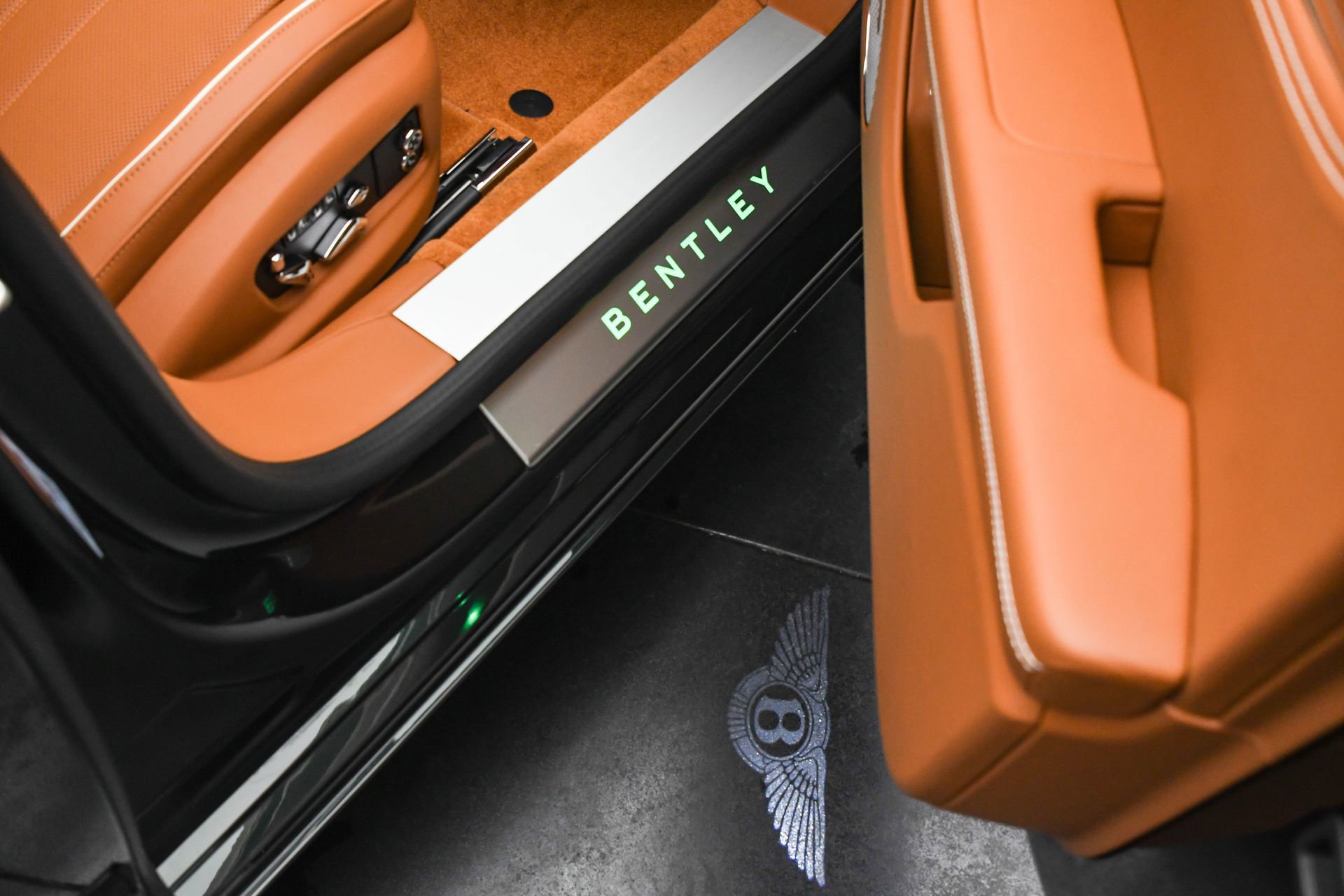 New 2026 Bentley Flying Spur Plug-In Hybrid AWD/4WD image 43