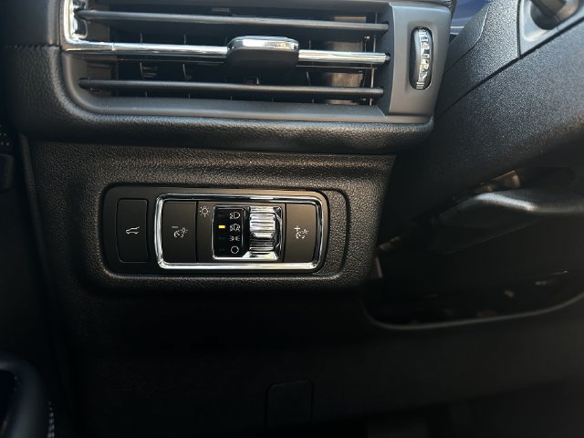 Certified 2023 Lincoln Corsair AWD image 30