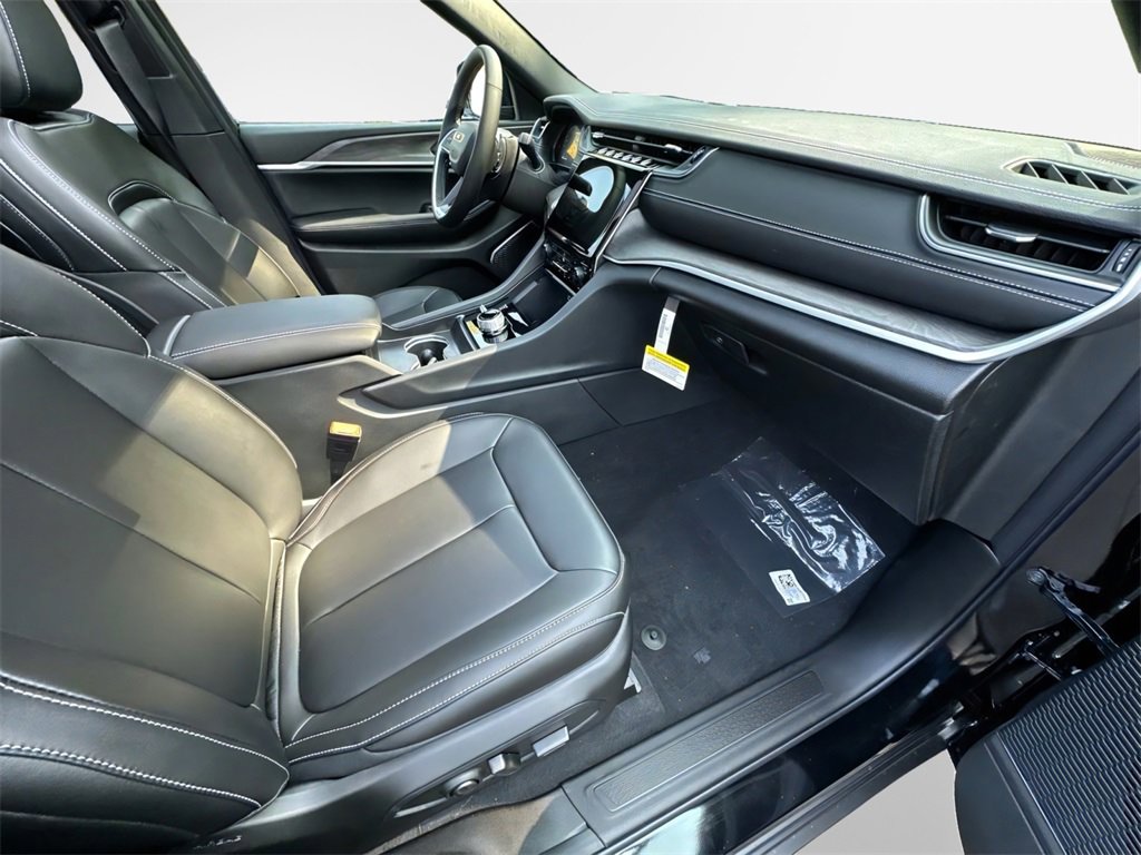 New 2025 Jeep Grand Cherokee Limited w/ Black Appearance Package image 23