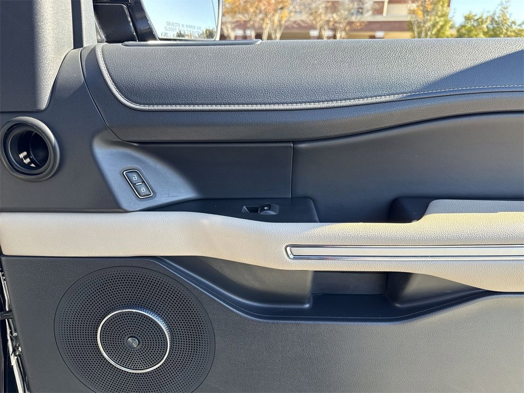 Used 2023 Ford Expedition Max Limited image 26