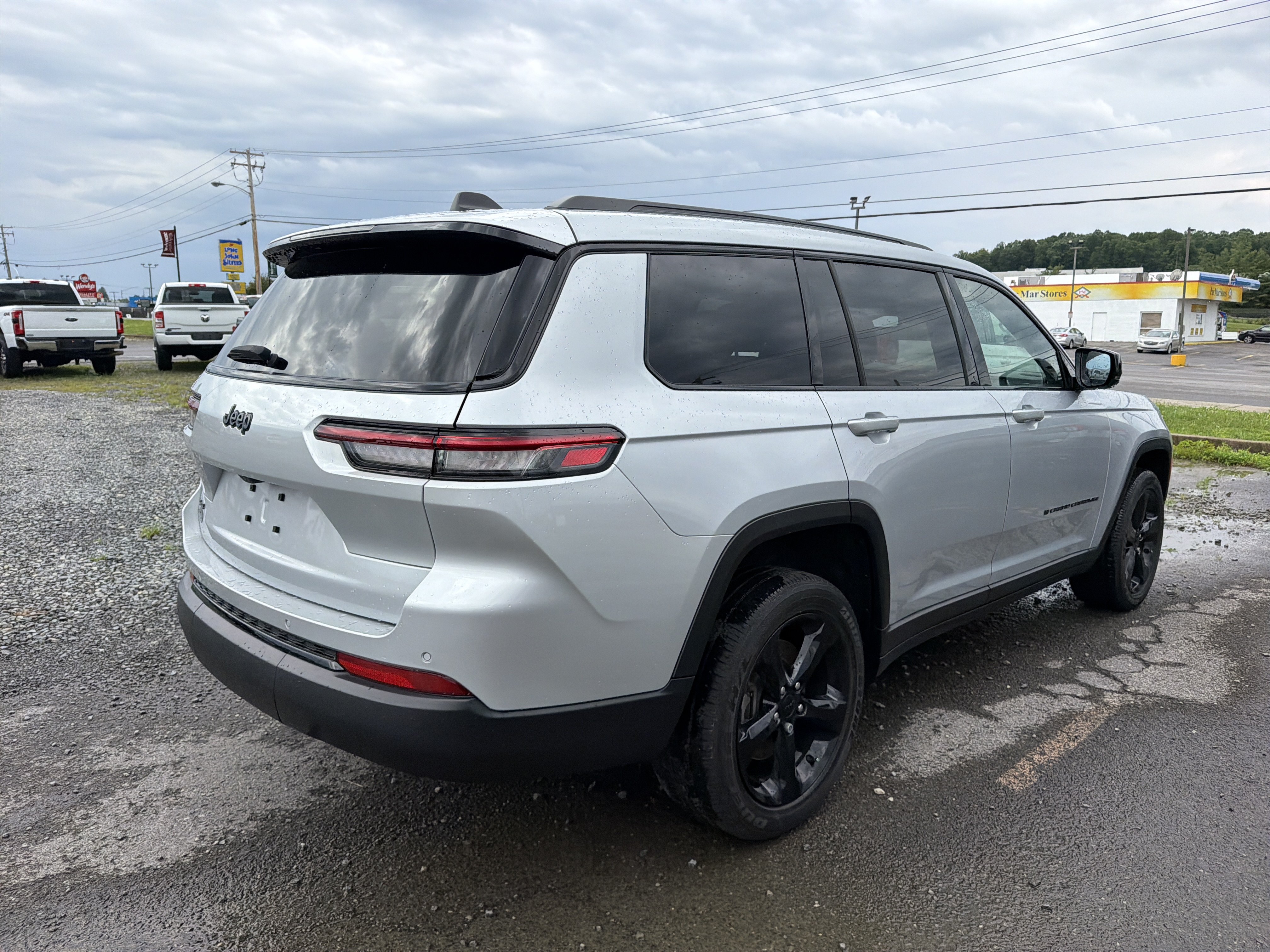 Used 2025 Jeep Grand Cherokee L Altitude AWD/4WD image 4