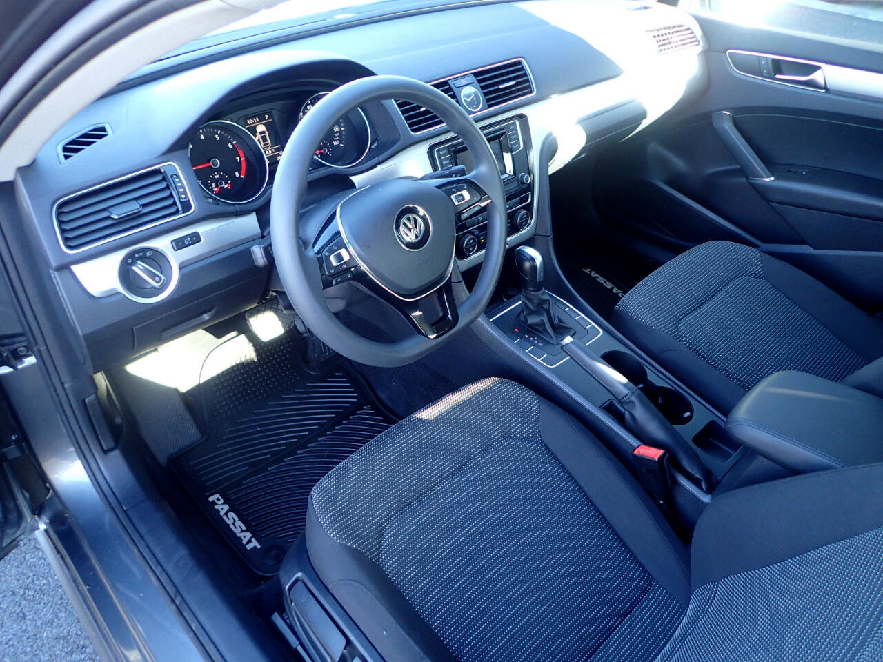 Used 2017 Volkswagen Passat 1.8T S image 9