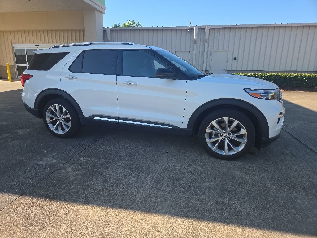 Certified 2023 Ford Explorer Platinum w/ Technology Package AWD/4WD image 10