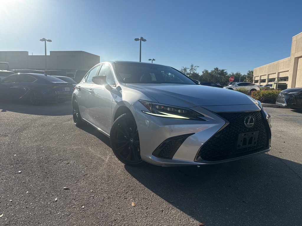 Used 2023 Lexus ES 300h F Sport image 3