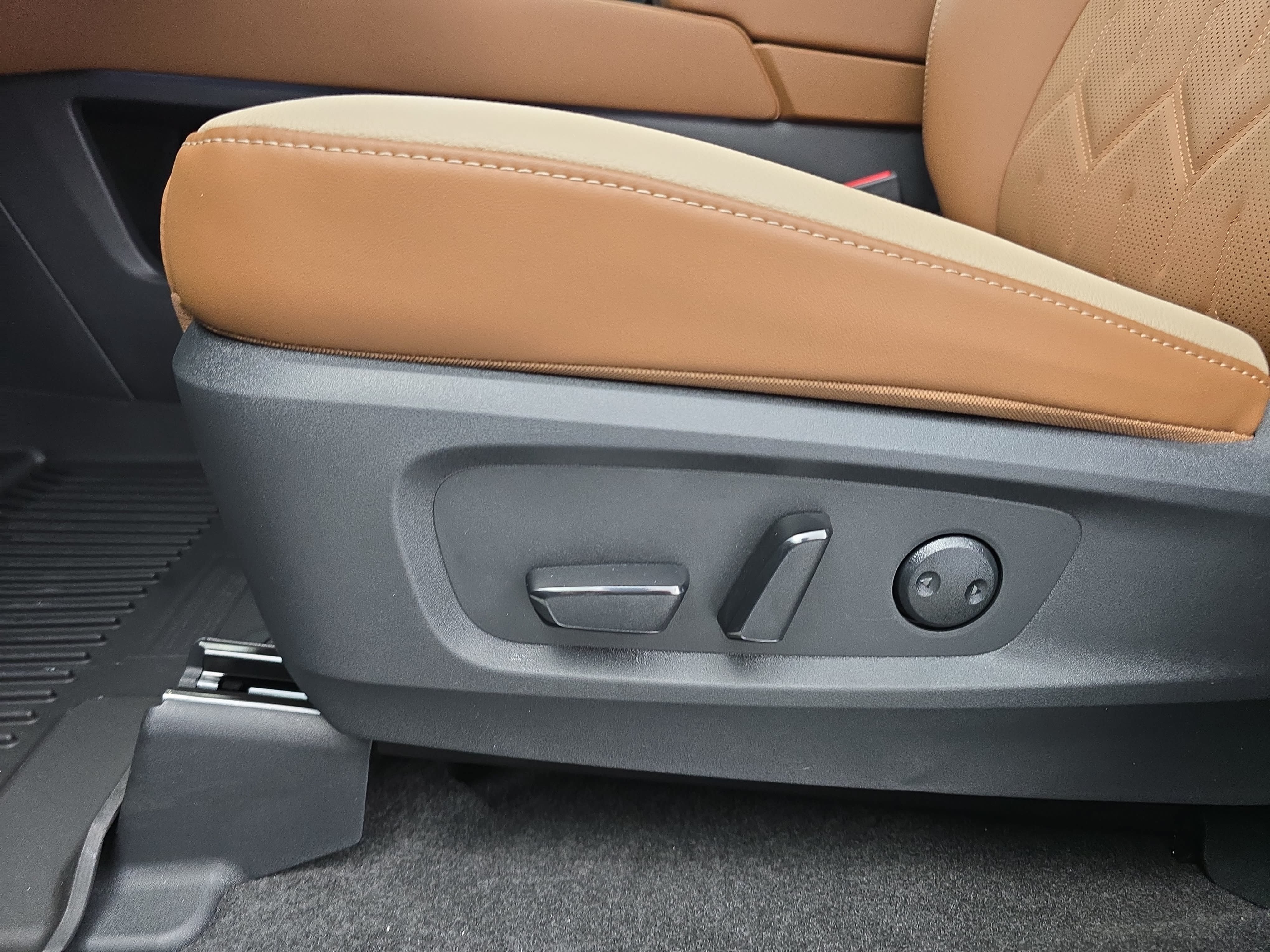 New 2026 Nissan Pathfinder Platinum AWD/4WD image 30