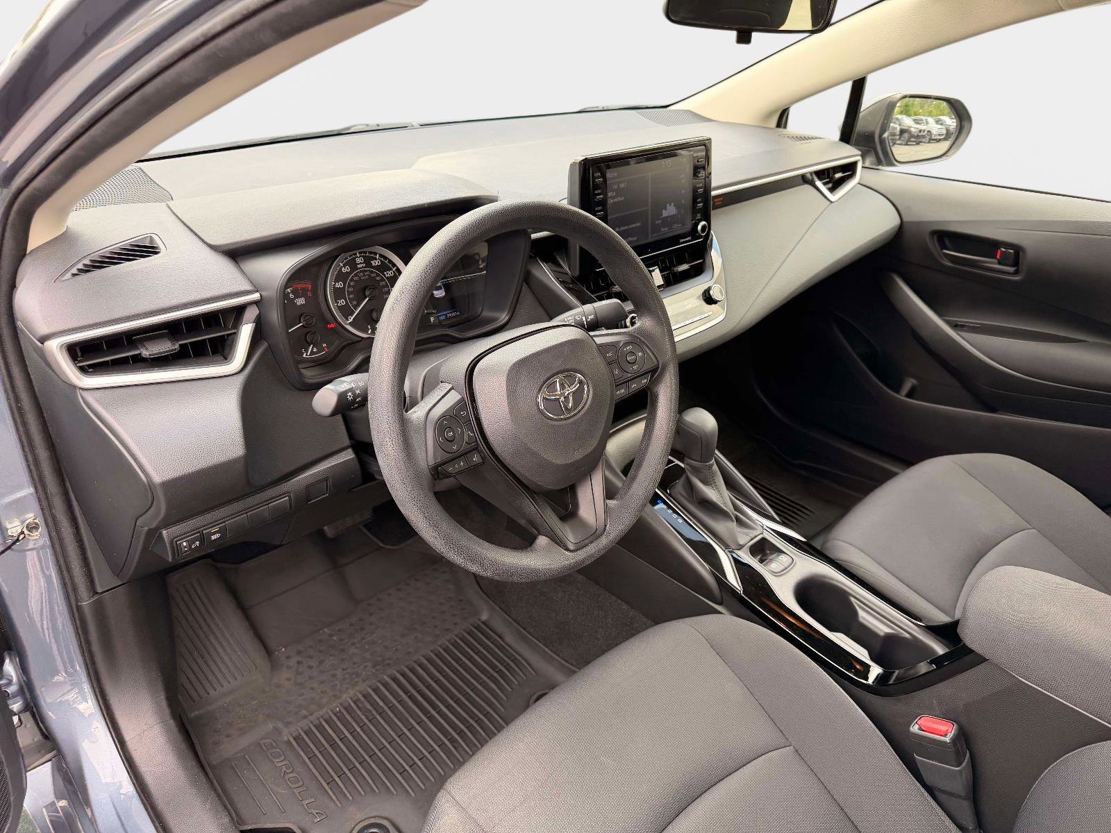 Used 2022 Toyota Corolla LE image 29