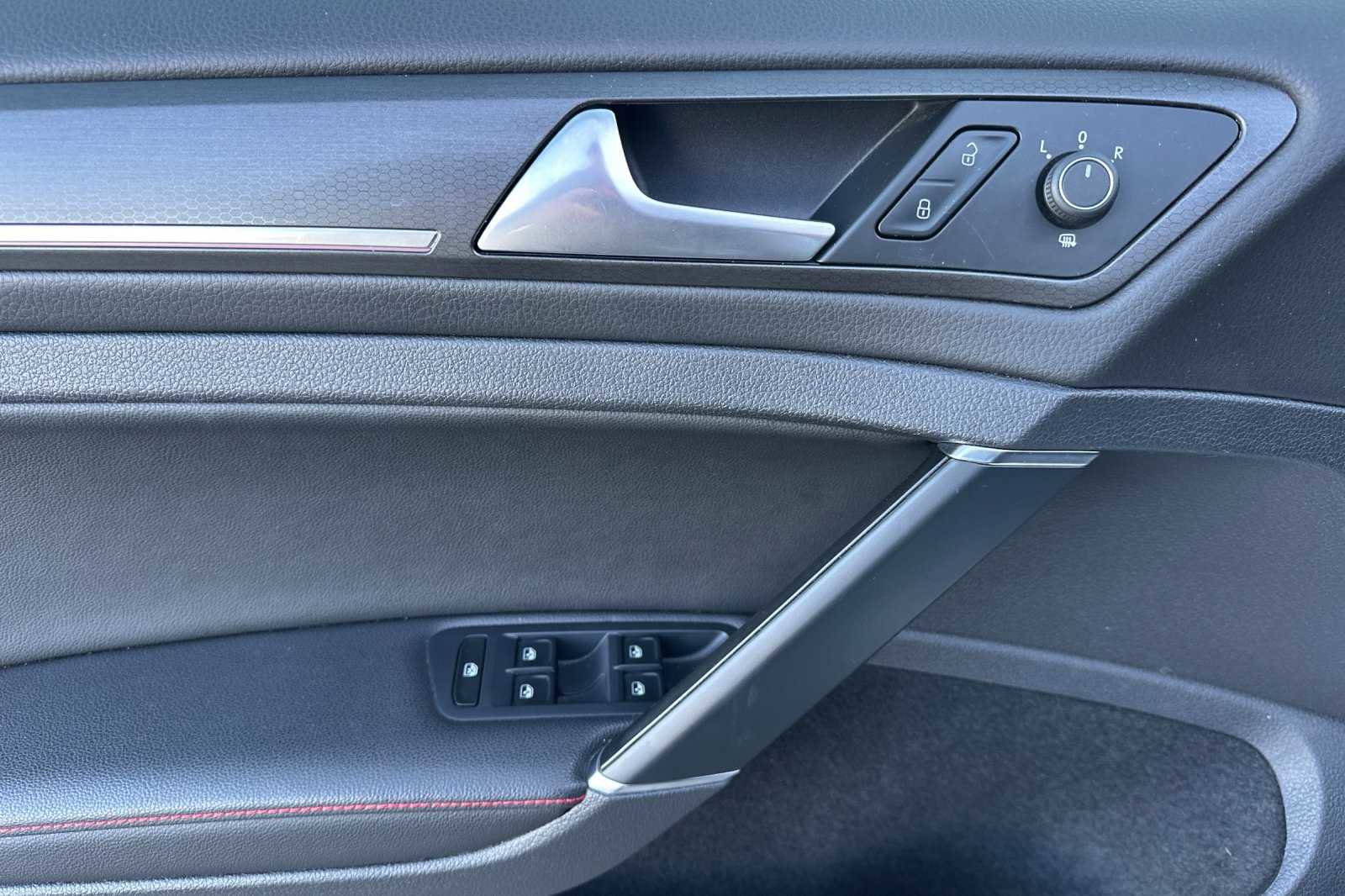 Used 2018 Volkswagen GTI Autobahn image 11