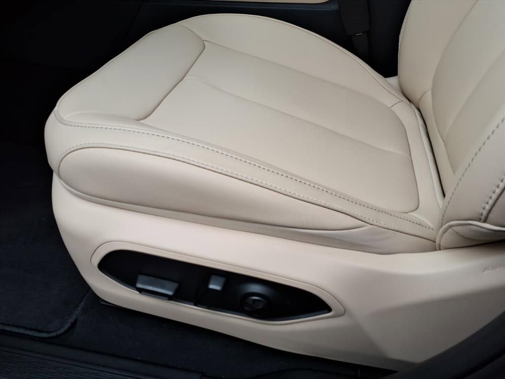 New 2025 Jeep Grand Cherokee Limited image 15