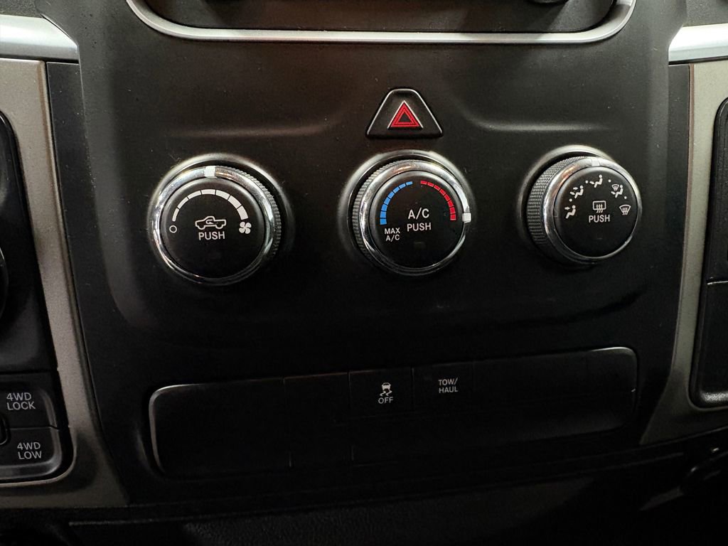 Used 2018 RAM 1500 Classic SLT image 30