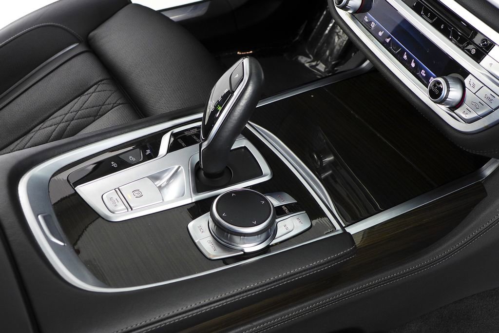 Used 2020 BMW 750i xDrive AWD/4WD image 15