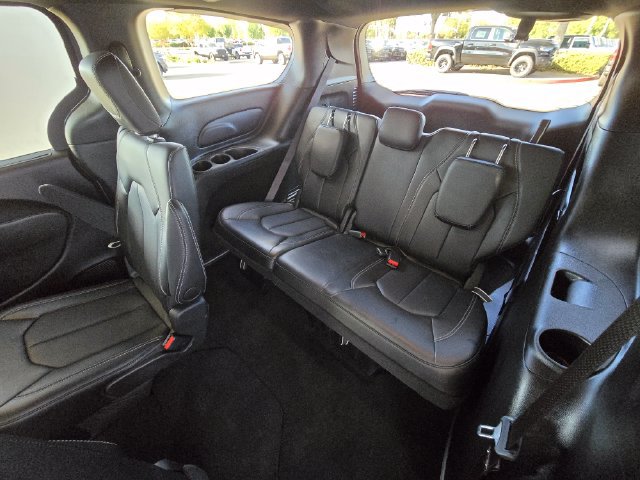 Certified 2025 Chrysler Pacifica Select AWD/4WD image 23