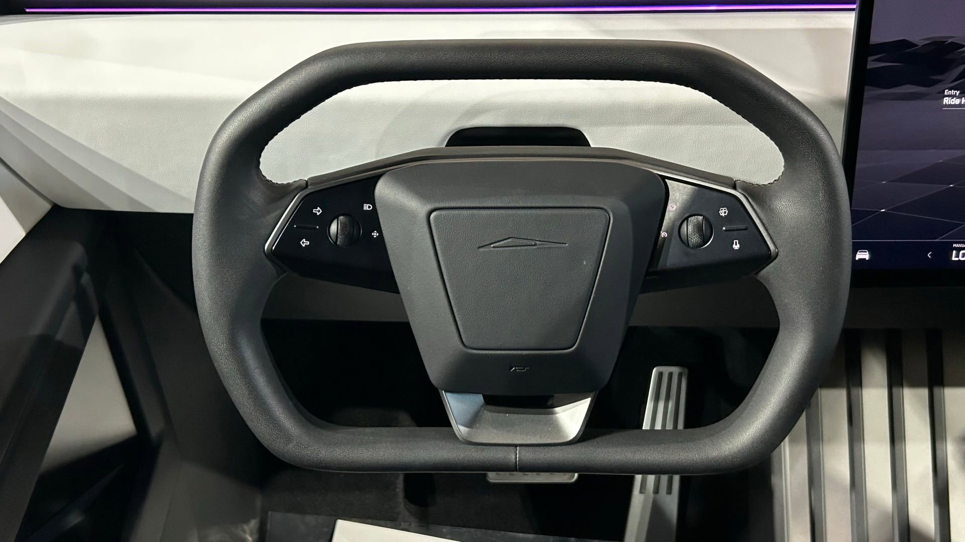Used 2024 Tesla Cybertruck AWD Crew Cab image 67