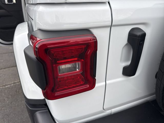Used 2024 Jeep Wrangler Sahara image 34