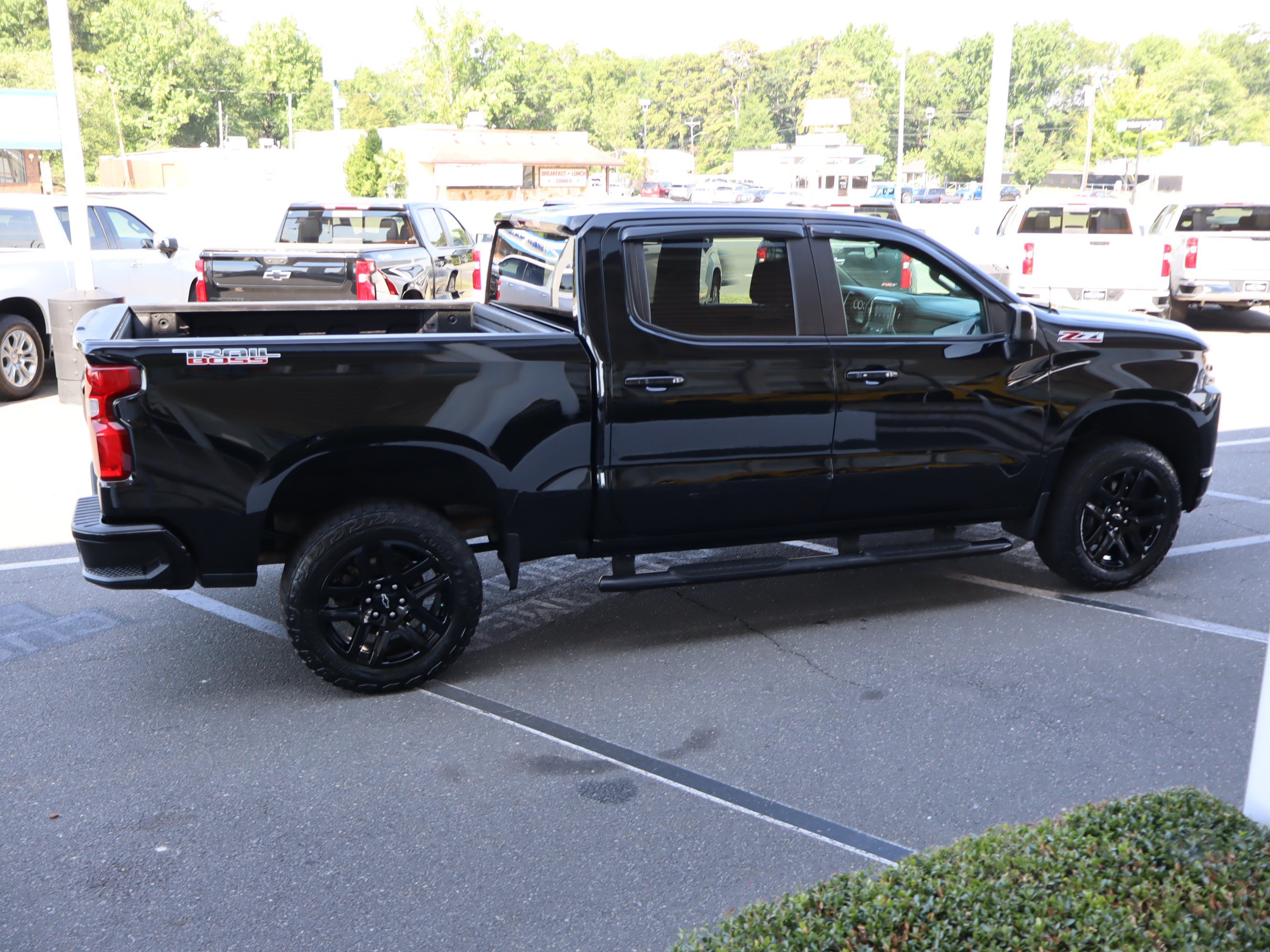 Used 2021 Chevrolet Silverado 1500 LT Trail Boss w/ Bed Protection Package AWD/4WD image 11