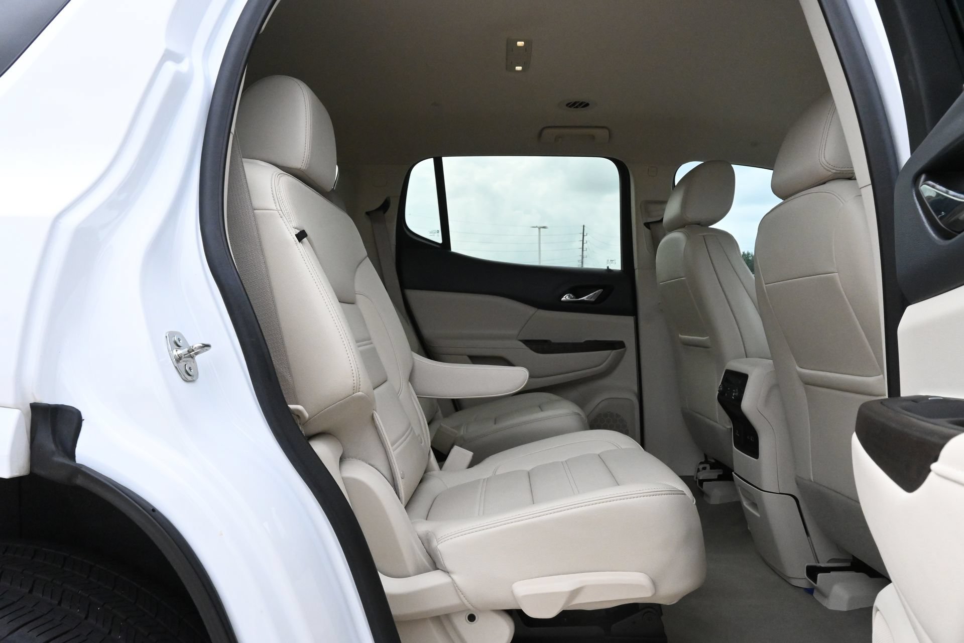 Used 2023 GMC Acadia Denali AWD/4WD image 25