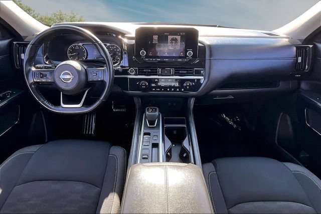 Certified 2024 Nissan Pathfinder SV FWD image 7