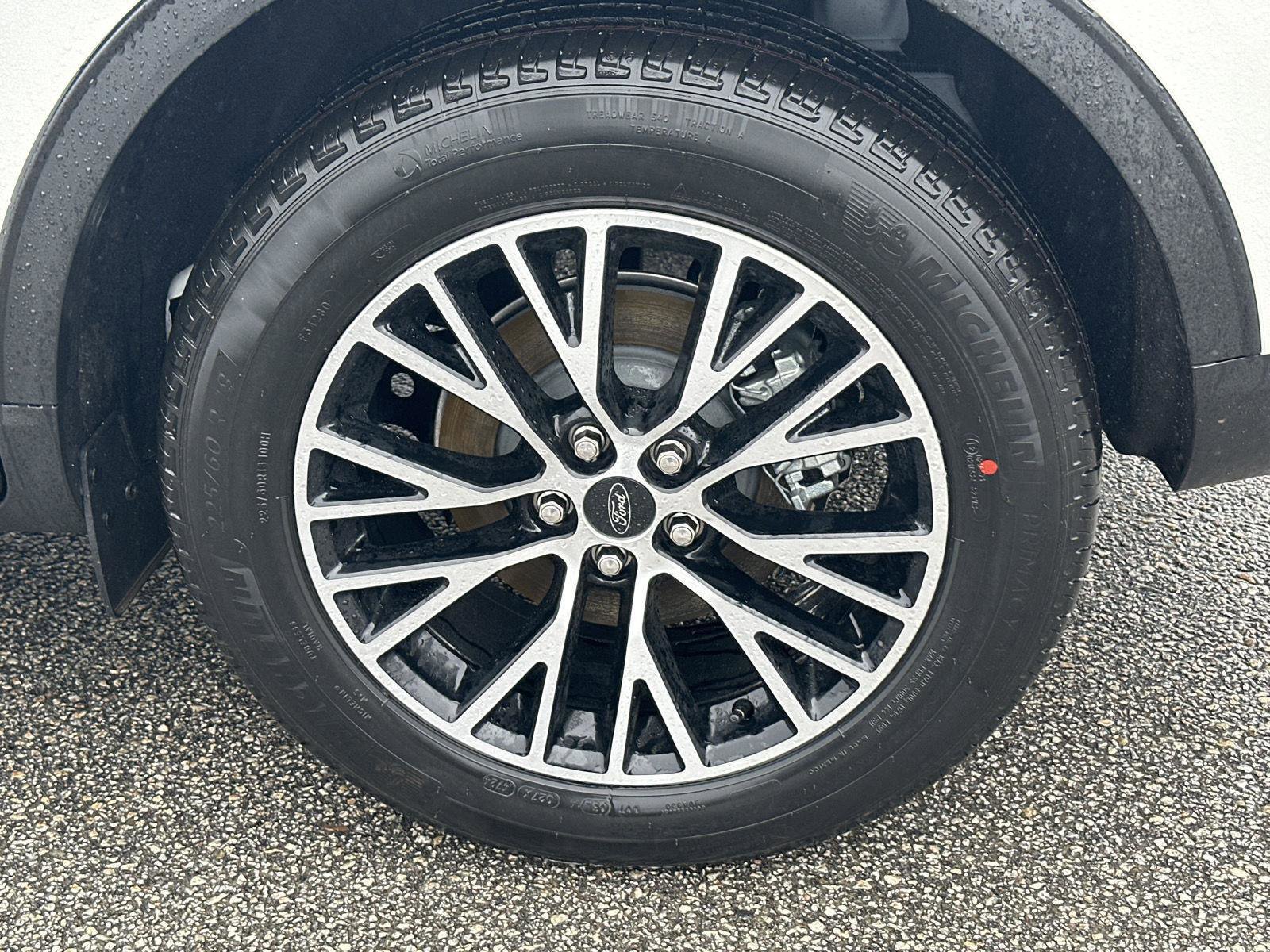 New 2025 Ford Escape PHEV image 10