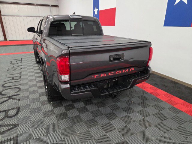 Used 2016 Toyota Tacoma TRD Sport image 12