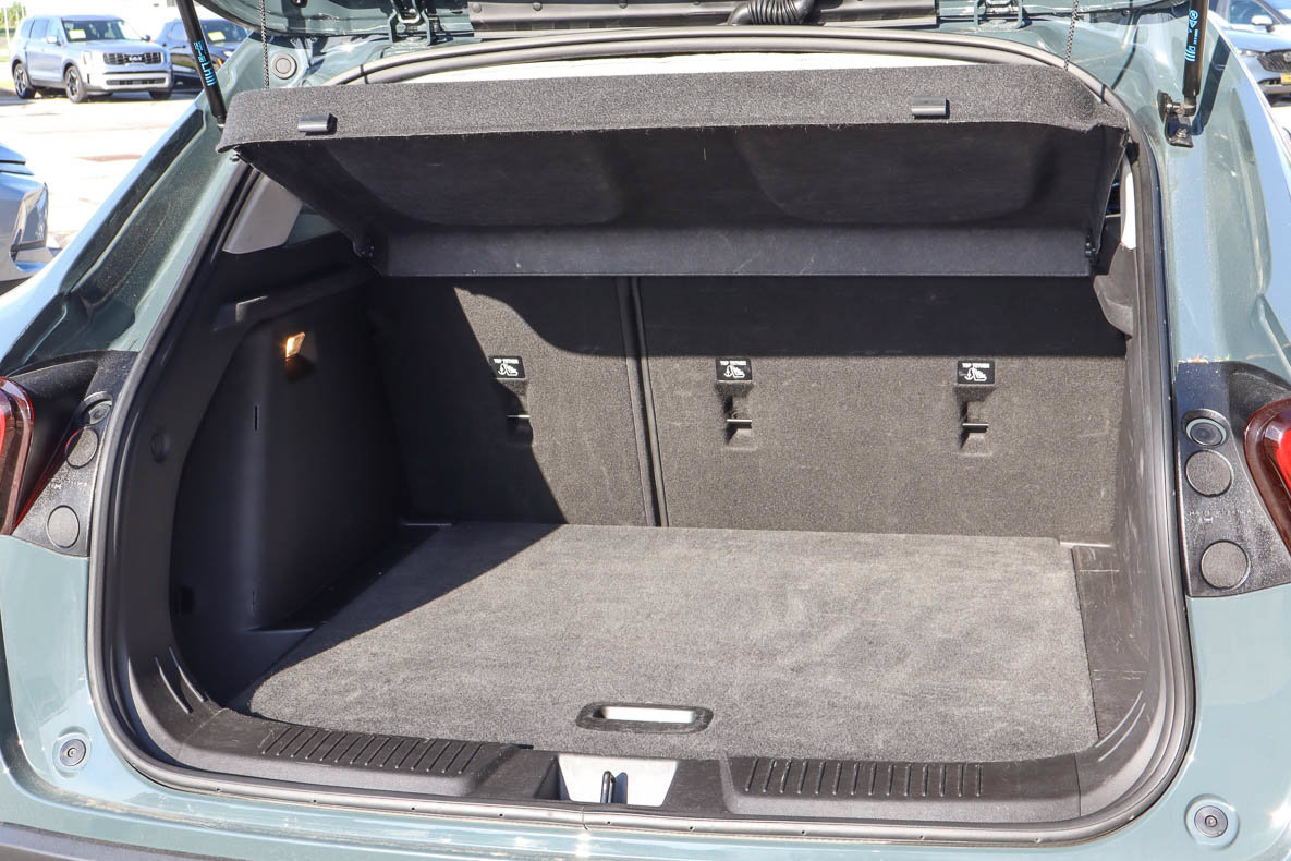 Used 2025 Chevrolet Trax LT FWD image 9