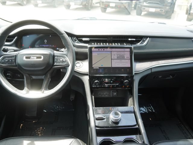 Used 2023 Jeep Grand Cherokee L Limited AWD/4WD image 15