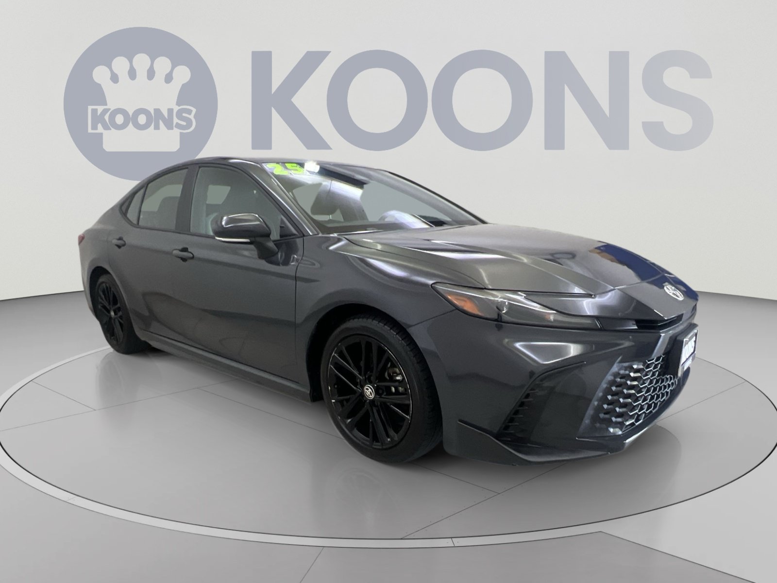 Used 2025 Toyota Camry SE FWD image 2