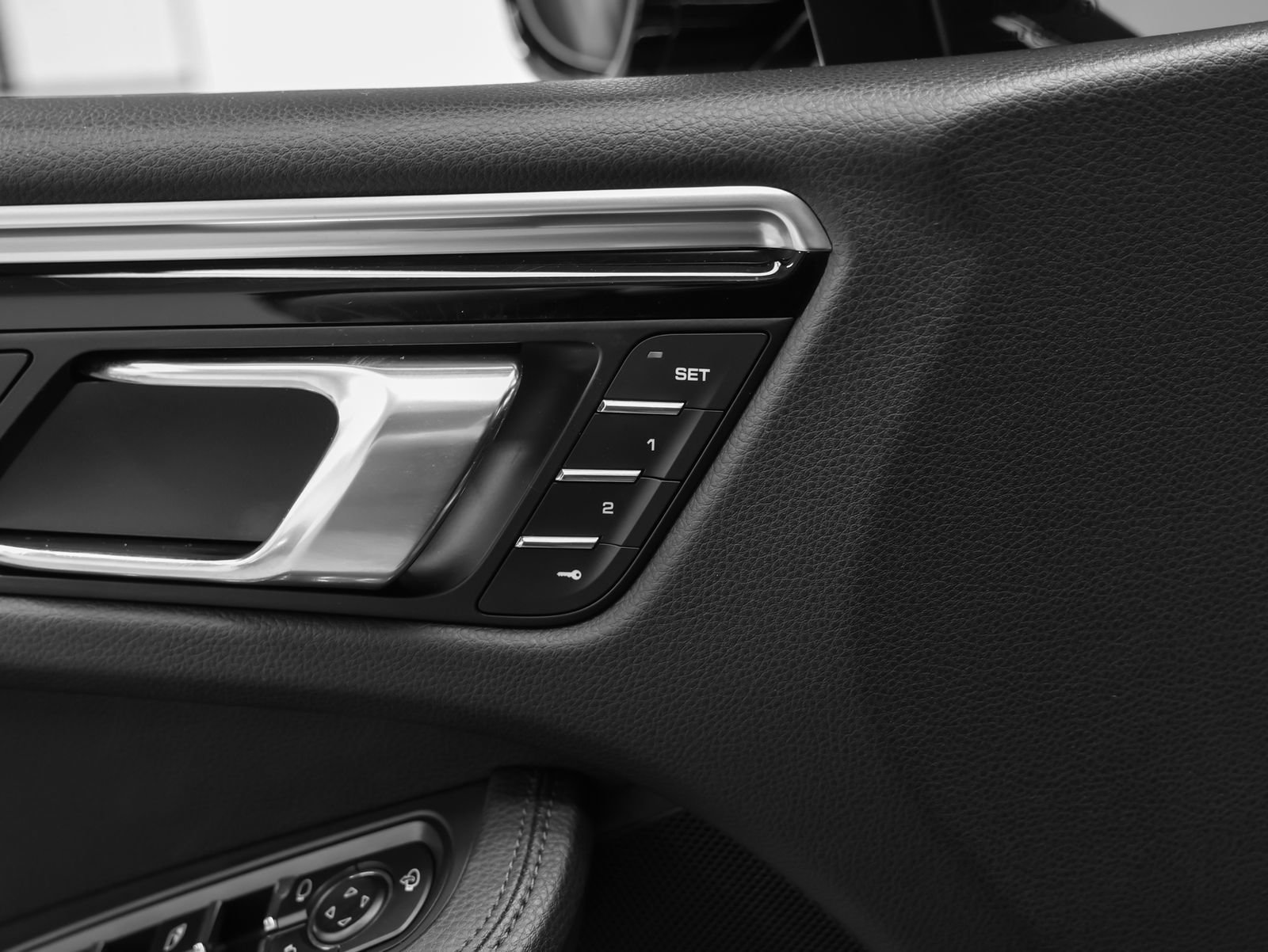 Certified 2023 Porsche Macan S image 30