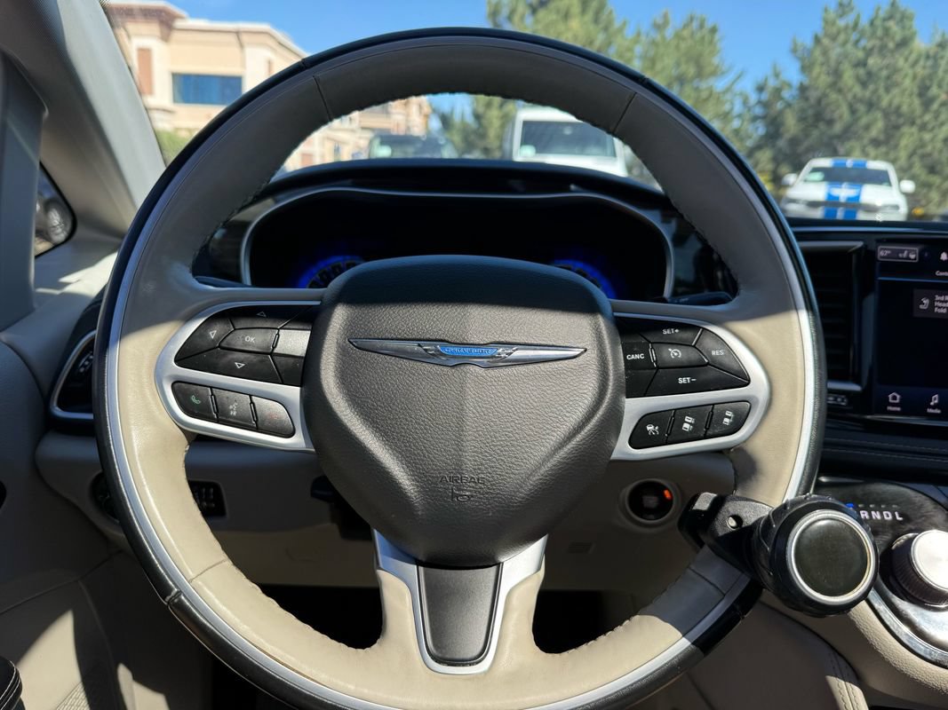 Used 2021 Chrysler Pacifica Limited AWD/4WD image 30