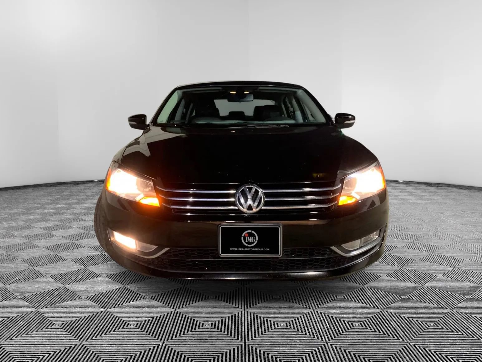 Used 2015 Volkswagen Passat 1.8T Limited Edition FWD image 3