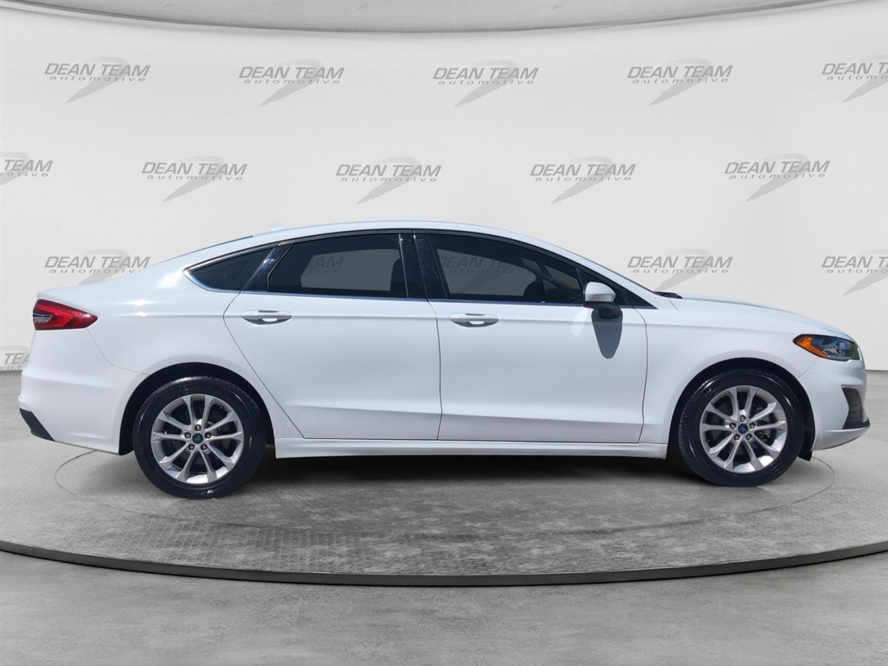 Used 2020 Ford Fusion SE FWD image 9