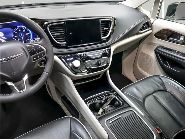 Used 2023 Chrysler Pacifica Limited image 15