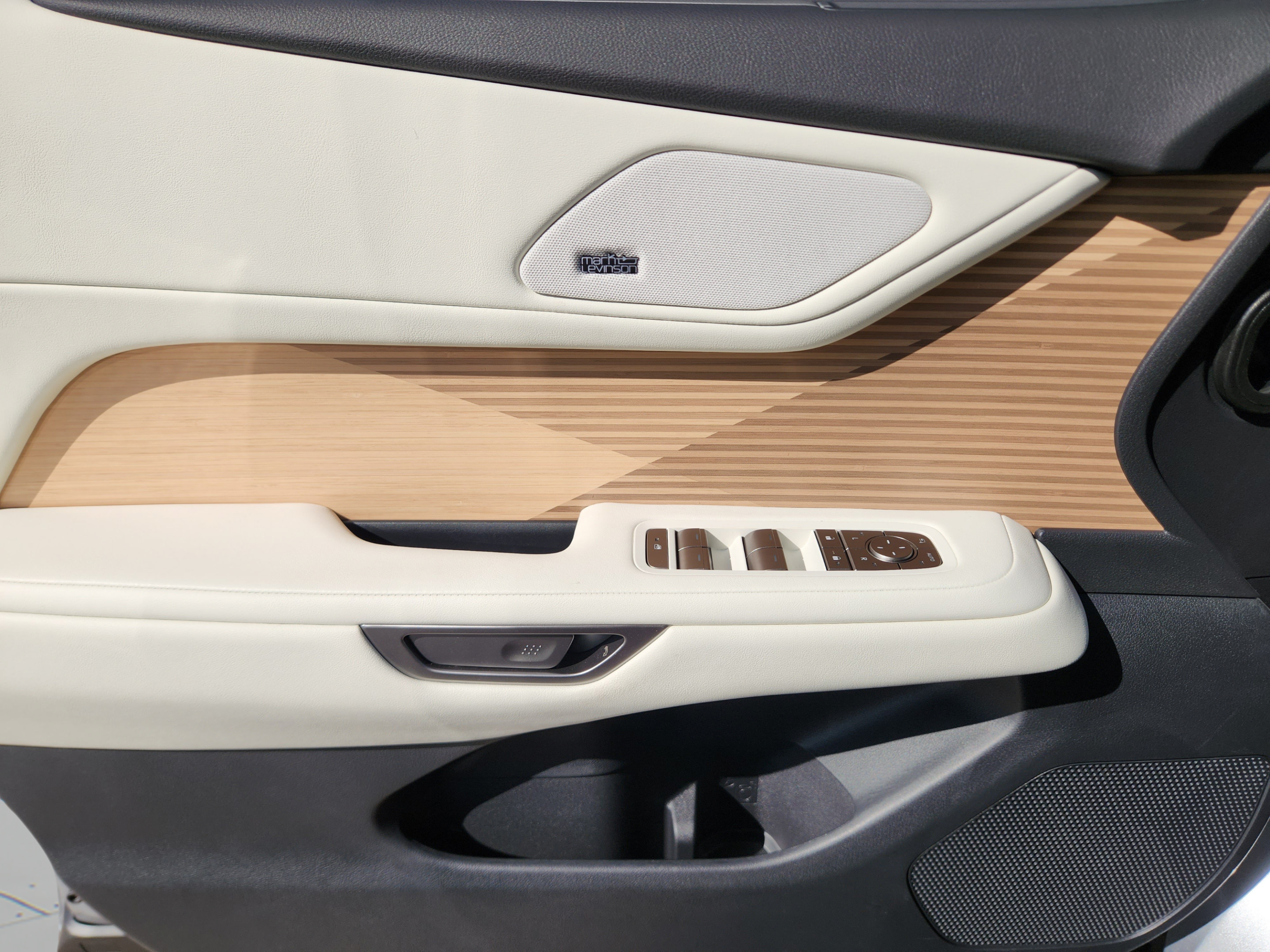 New 2026 Lexus ES 350e FWD image 13