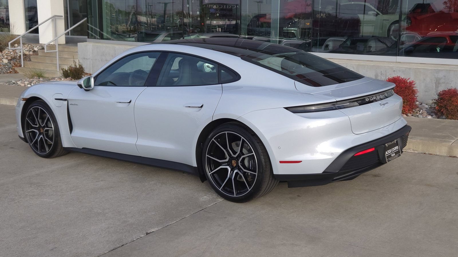 Used 2025 Porsche Taycan RWD image 3
