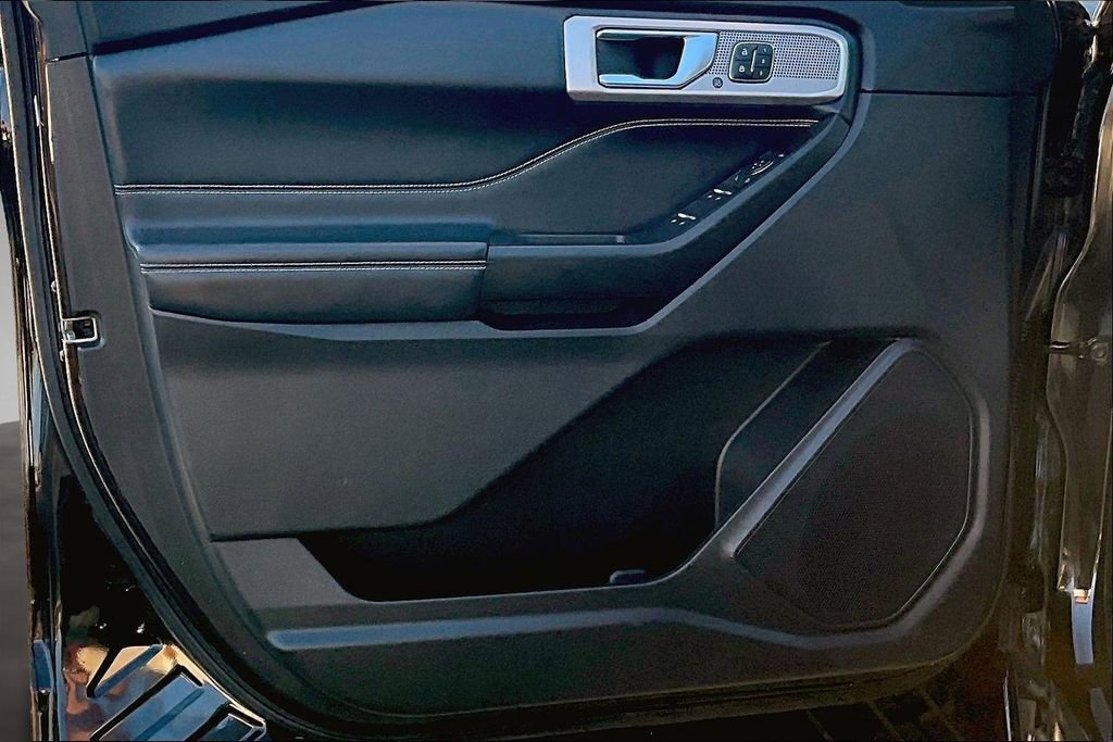 Used 2020 Ford Explorer ST image 23