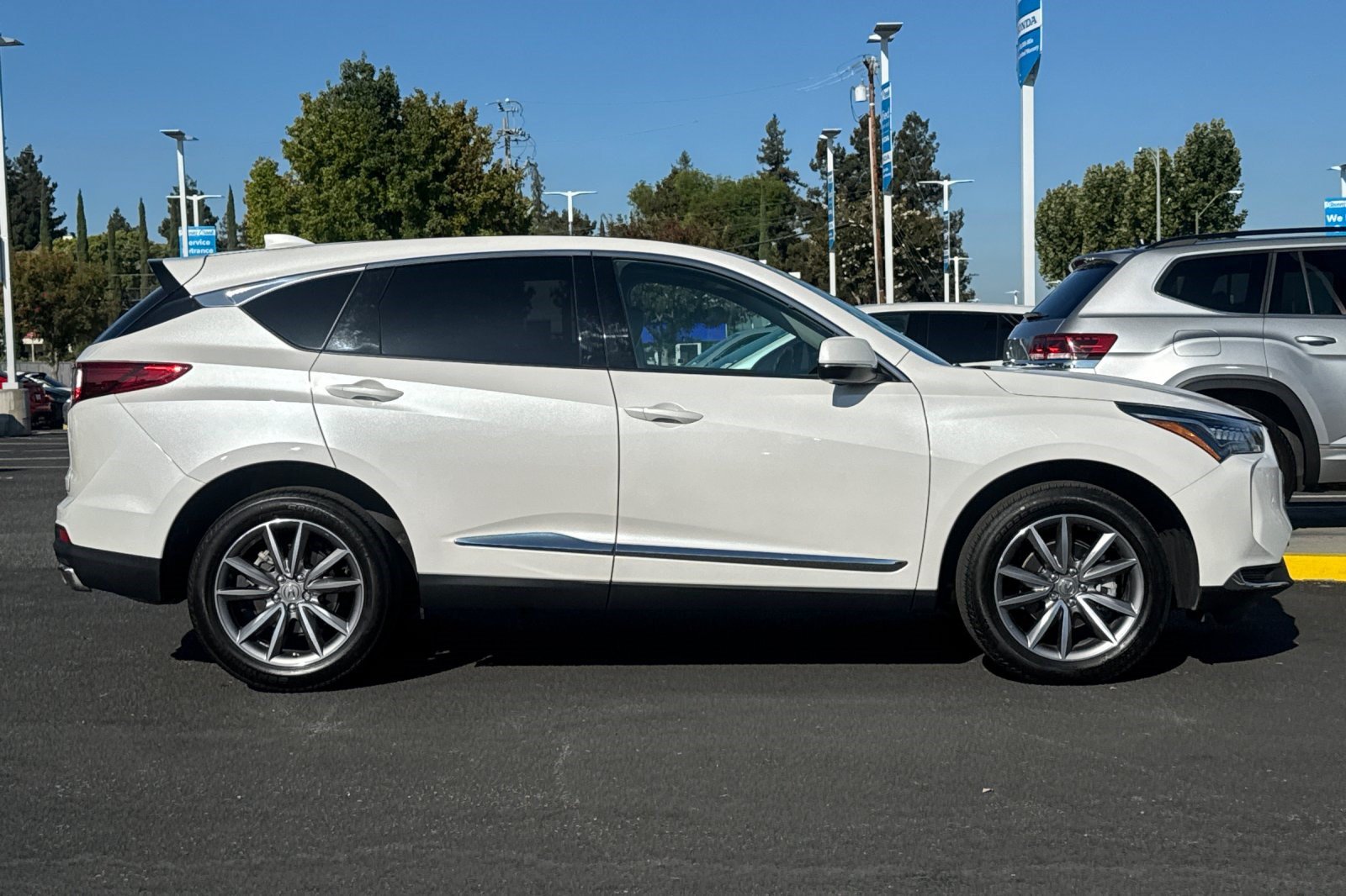 Used 2023 Acura RDX w/ Technology Package FWD image 8