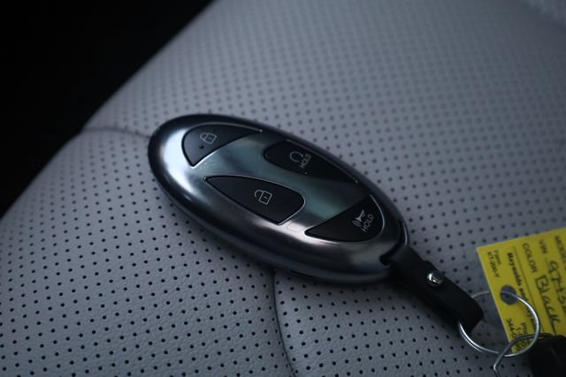 Certified 2025 Hyundai Elantra Limited FWD image 25