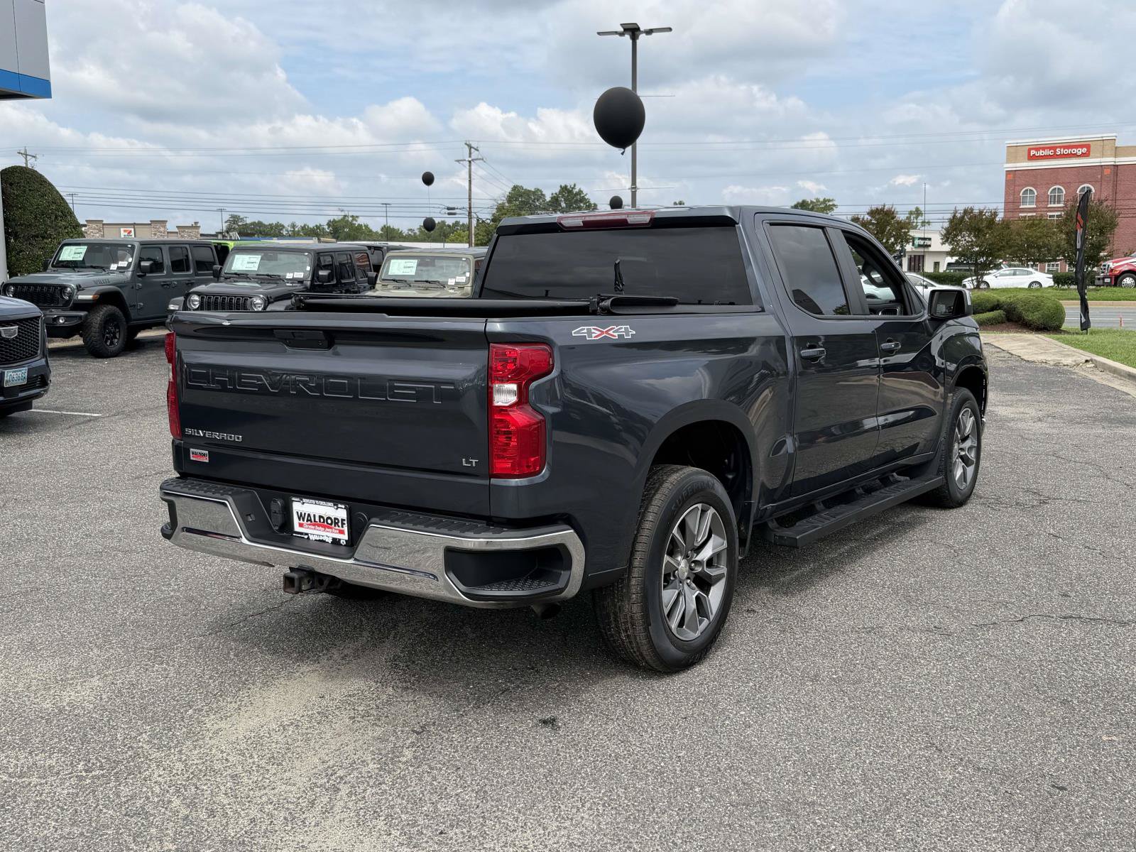 Used 2022 Chevrolet Silverado 1500 LT AWD/4WD image 2