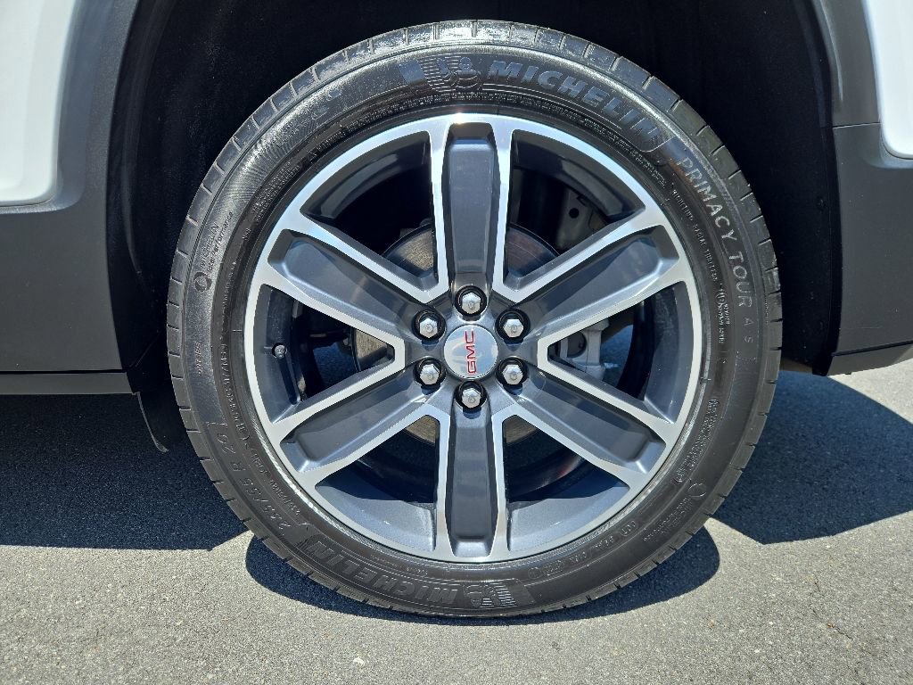 Used 2022 GMC Acadia SLT w/ Technology Package AWD/4WD image 10