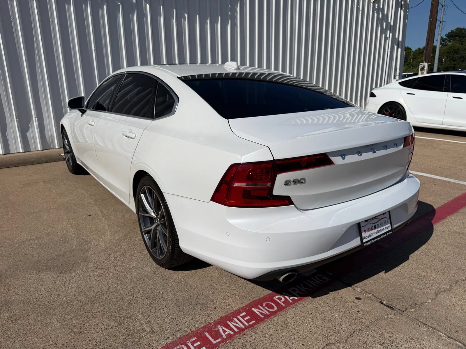 Used 2018 Volvo S90 T5 Momentum w/ Convenience Package AWD/4WD image 4
