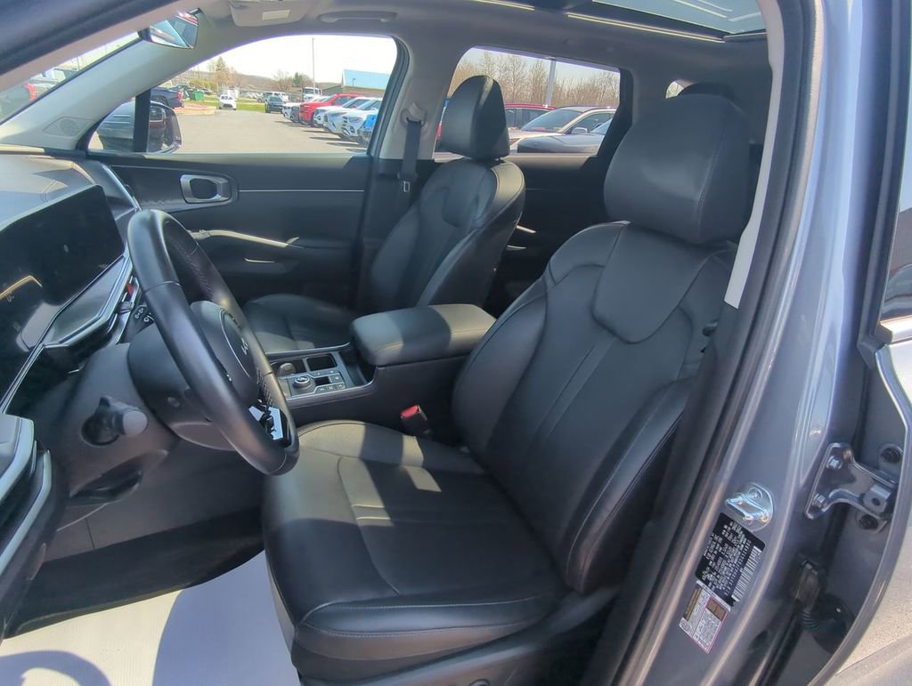 Used 2025 Kia Sorento EX w/ Panoramic Sunroof Package FWD image 17