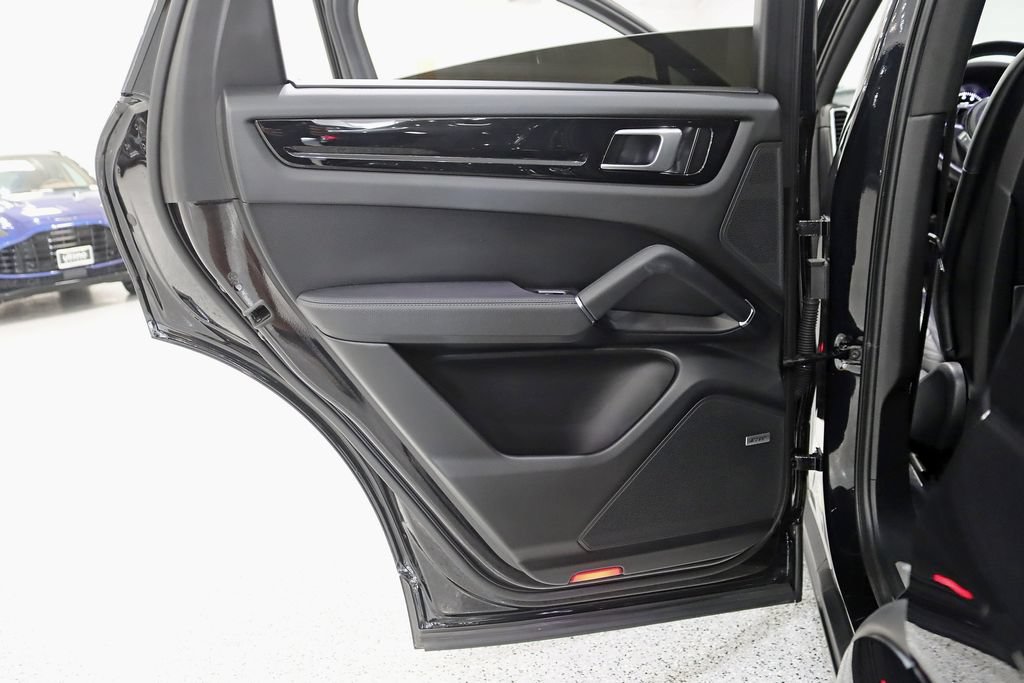 Used 2022 Porsche Cayenne S AWD/4WD image 38