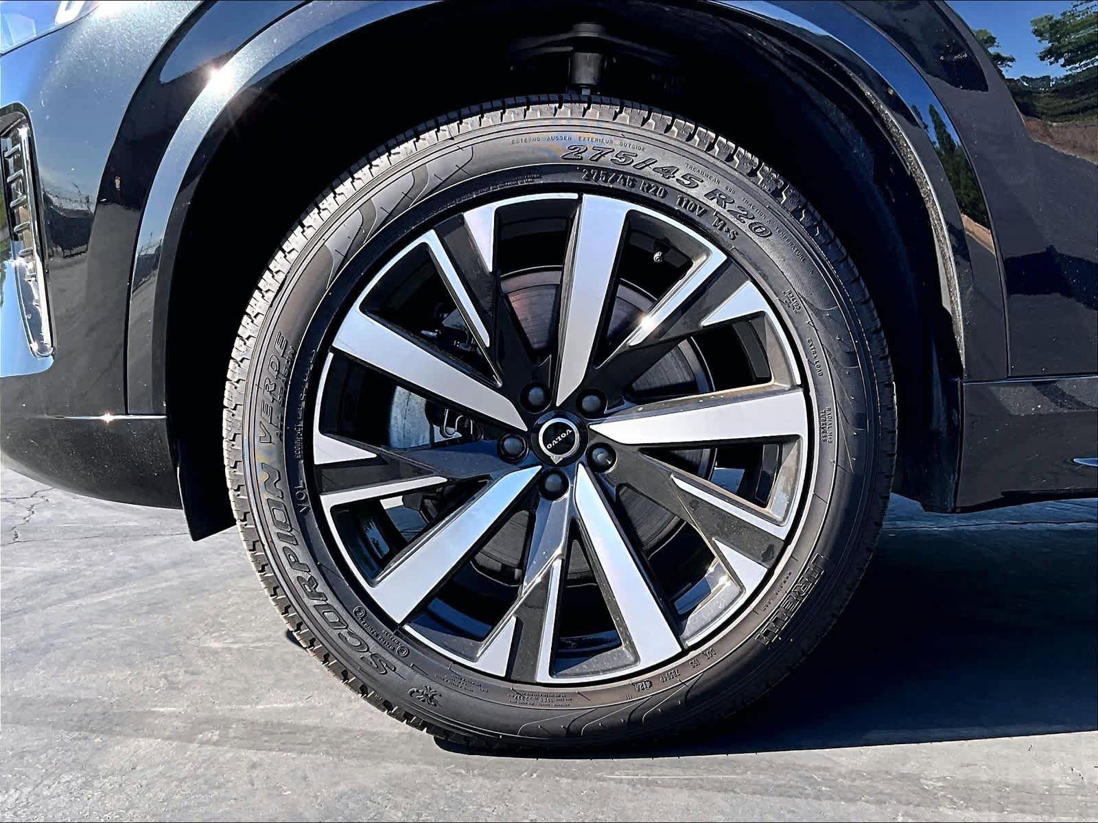 Used 2025 Volvo XC90 B5 Core w/ Protection Package Premier AWD/4WD image 11