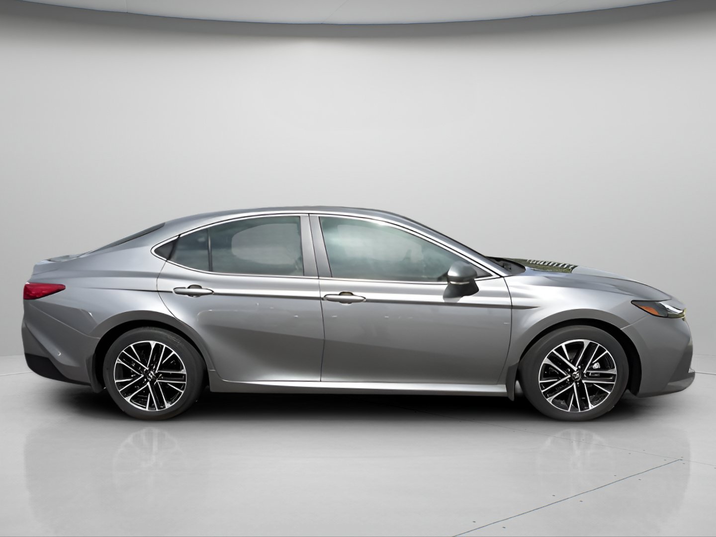 Used 2026 Toyota Camry XLE FWD image 6